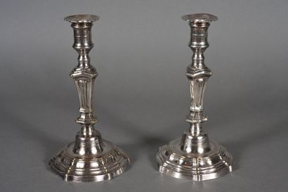 Paire de candélabres en bronze réargenté,...