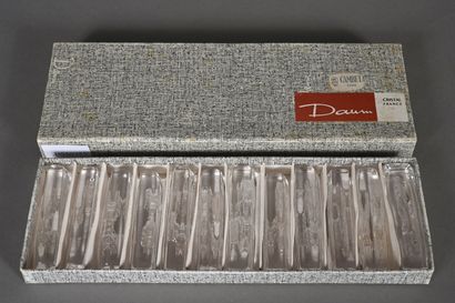 DAUM, 
Douze porte-couteaux en cristal dans...
