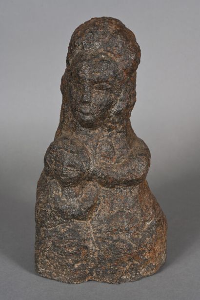 Auvergne? Sculpture en pierre volcanique?...