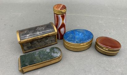 Lot de cinq boîtes en pierres dures à montures...