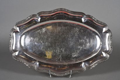 PUIFORCART. Plat à contours à filets et agrafes...