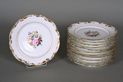 Partie de service en porcelaine comprenant...