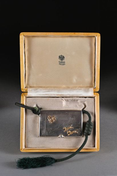 FABERGÉ.
Étui à cigarettes en argent. Poinçon...