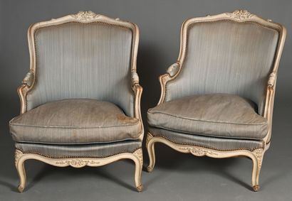 Paire de bergères dans le style Louis XV...