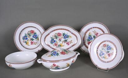 LIMOGES 
Service de table en porcelaine à...