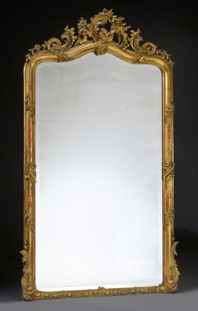 Miroir de cheminée en bois et stuc doré orné...