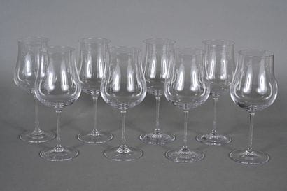 Huit verres à vin type grand cru en cristal...