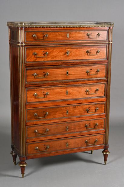 Semainier dans le style Louis XVI en acajou...