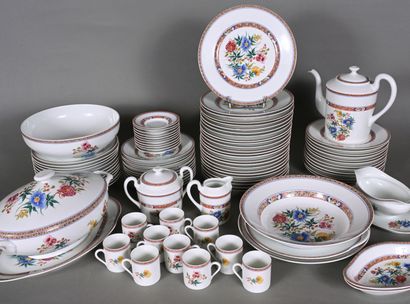 LIMOGES 
Service de table en porcelaine à...