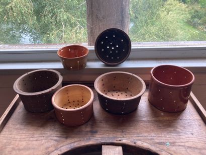 Six varnished earthenware or stoneware dishes....