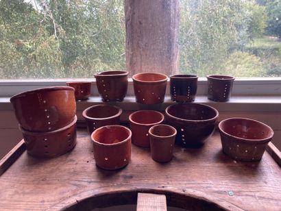 Fourteen glazed earthenware or stoneware...