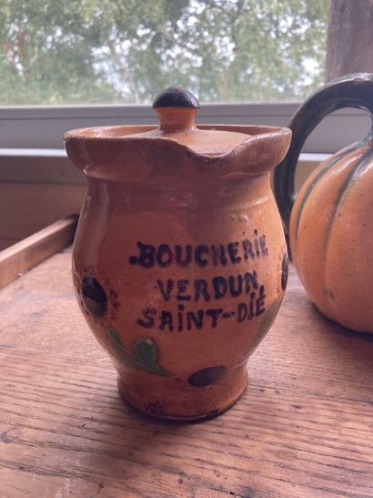 Set of glazed and polychromed pottery, including...