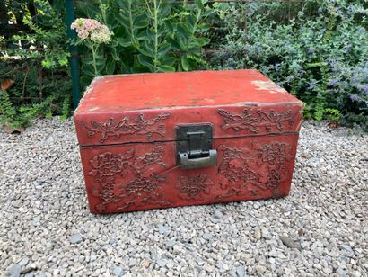 CHINA? Small shawl trunk with camphor wood...