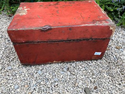 CHINA? Small shawl trunk with camphor wood...