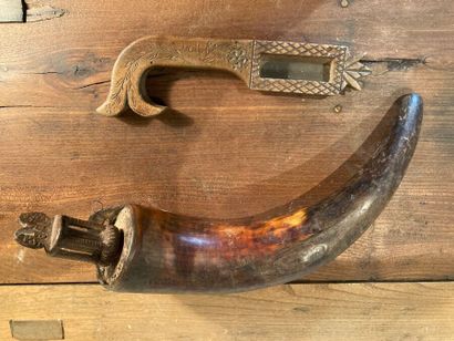 Andalusia and France. Powder flask in cow...