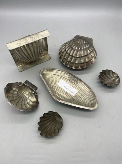 Six shell-shaped tin chocolate molds.
20th...