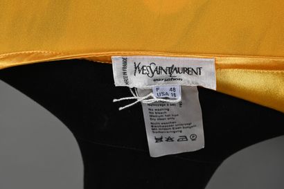 YVES SAINT LAURENT Variation. Lot comprenant...