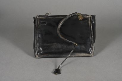 HERMES Paris. Sac Kelly 28 en box noir, bijouterie...