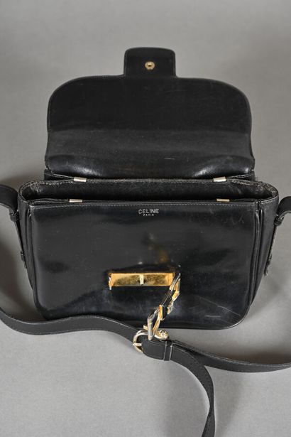 CELINE Vintage. Sac en box noir, fermoir...