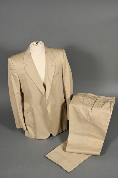 BARDELLI, Milan. Costume pantalon en gabardine...