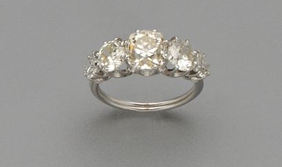 Bague Jarretière en or gris 18K (750/oo)...