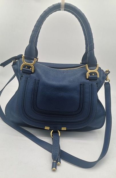 CHLOE. Sac Marcie en cuir grainé bleu marine...