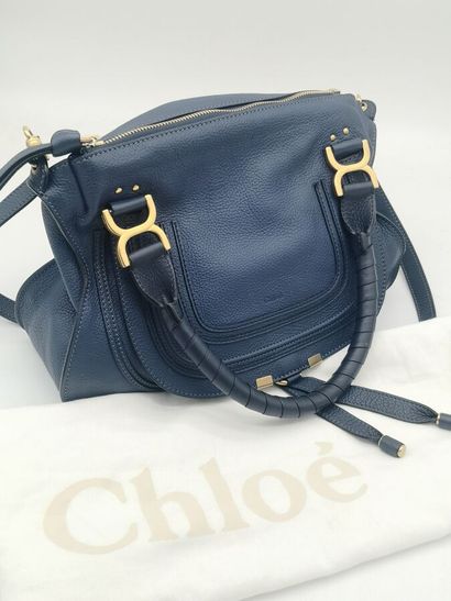 CHLOE. Sac Marcie en cuir grainé bleu marine...