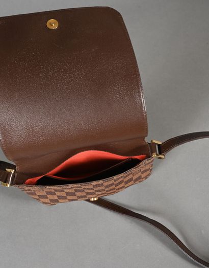 Louis VUITTON. Sac besace Salsa en toile...