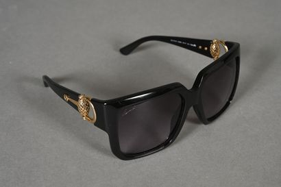 GUCCI. Importante paire de lunettes de soleil,...