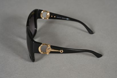 GUCCI. Importante paire de lunettes de soleil,...