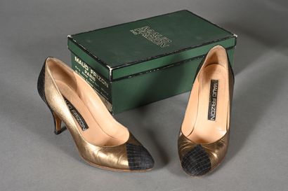 MAUD FRIZON. Paire d'escarpins en cuir mordoré...