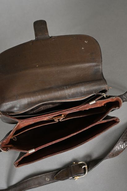 CELINE Vintage. Sac en cuir marron, fermoir...