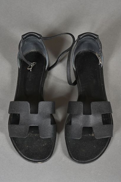 HERMES, Paris. Paire de sandales Santorini,...