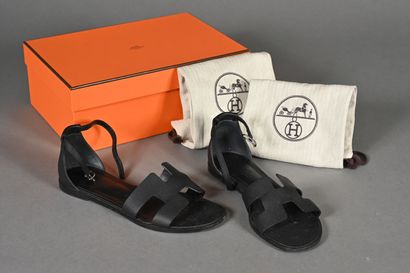 HERMES, Paris. Paire de sandales Santorini,...