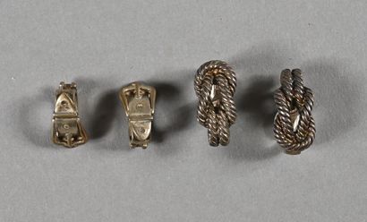 HERMES. Lot de deux paires de clips d'oreille...