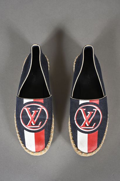 LOUIS VUITTON Paire d'espadrilles en toile...