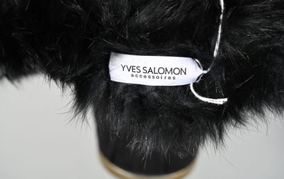 YVES SALOMON. Petite veste en lapin tricotée...
