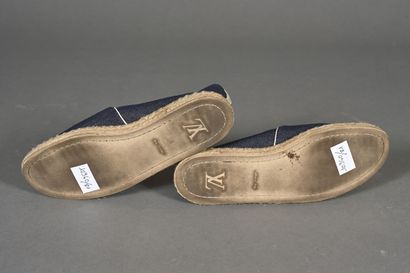 LOUIS VUITTON Paire d'espadrilles en toile...