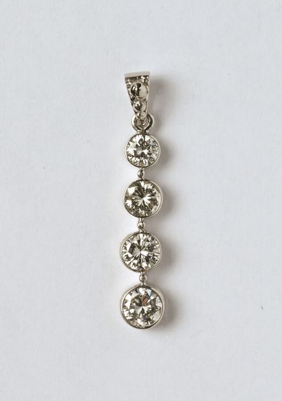 Pendentif en or gris 18K (750/oo) composé...