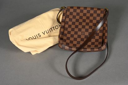 Louis VUITTON. Sac besace Salsa en toile...