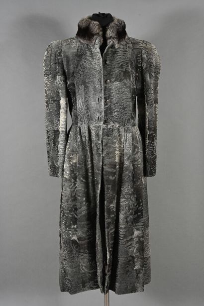 Manteau en Astrakan swakara gris, d'esprit...
