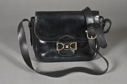 CELINE Vintage. Sac en box noir, fermoir...