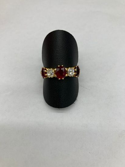 Bague Jarretière en or jaune 18K (750/oo)...