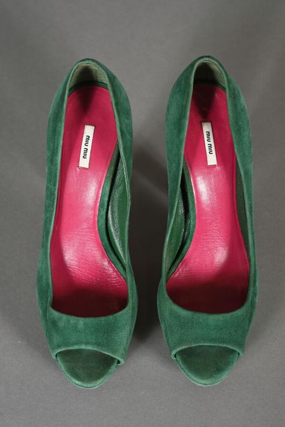 MIU MIU. Paire d'escarpins à bouts ouverts...