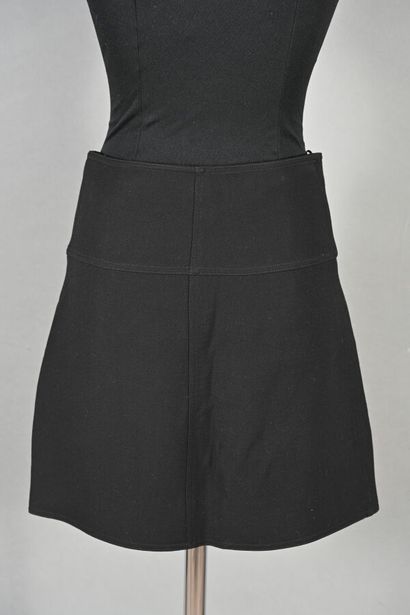 COURREGES. Jupe courte en gabardine de laine...