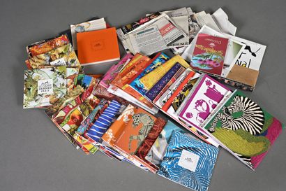 HERMES. Ensemble de catalogues sur le carré...