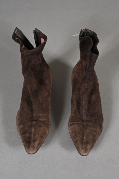 CHRISTIAN DIOR. Paire de bottines plates...