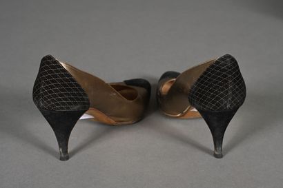 MAUD FRIZON. Paire d'escarpins en cuir mordoré...
