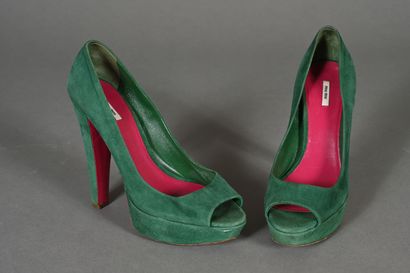 MIU MIU. Paire d'escarpins à bouts ouverts...