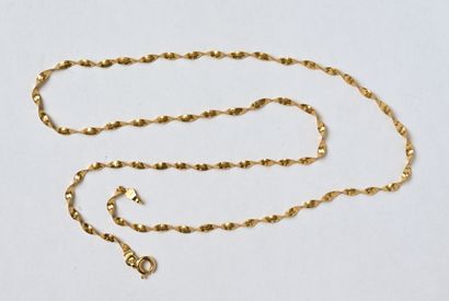Collier en or jaune 18K (750/oo) à doux rangs...